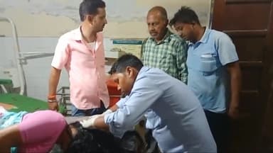 गोरौल: एनएच 22 के गोढियां चौक के पास सड़क दुर्घटना में बाईक सवार पति पत्नी हुए जख्मी, लाया गया पीएचसी गोरौल