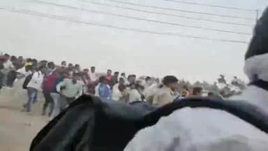 युवाओं को कुछ इस अन्दाज़ में ज़बरिया नौकरी और भत्ता बाटा जा रह बेरोज़गारी दर का दावा करने वाले ज़रूर देखे)धरना स्थल बेरो