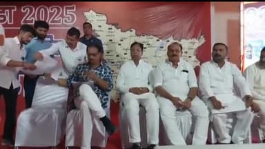 बेतिया: महारानी जानकी कुंवर कॉलेज स्थित एग्जामिनेशन हॉल में विभा मंच की ओर से आयोजित किया गया कार्यक्रम