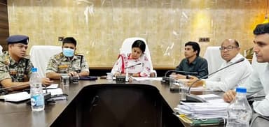 कांकेर: कलेक्ट्रेट सभाकक्ष में कलेक्टर और एसपी ने राजस्व एवं पुलिस अधिकारियों के साथ की बैठक