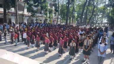 कुर्सेला: कुरसेला के सुतारा मेही स्कूल के परिवार  ने बल्थी महेशपुर की छात्र के आत्म की शांति के लिए की कामना