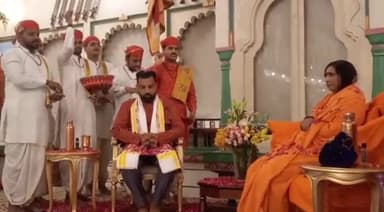 बड़गांव: साध्वी ऋतंभरा 4 दिवसीय प्रवास के तहत पहुंची उदयपुर, सिटी पैलेस के दरबार हॉल में मेवाड़ के राज परिवार ने किया स्वागत