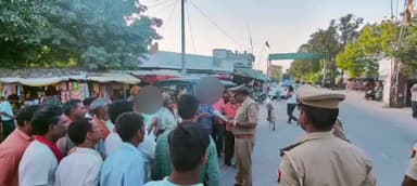 महसी: ऑपरेशन सुदर्शन के तहत हरदी थाने की पुलिस ने भगवानपुर एवं रमपुरवा चौराहे पर चौपाल लगाकर लोगों को जागरूक किया।