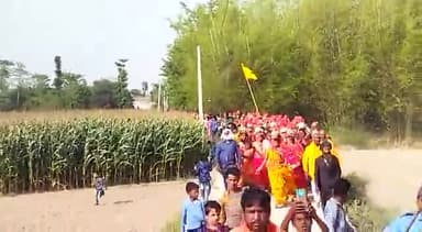 ग्राम पंचायत पथरा उत्तर  में महाविष्णु यज्ञ 501 कन्याओं द्वारा कलश यात्रा 10 ,04,2023को आरंभ की गई