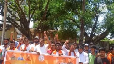 कांके: सचिवालय घेराव कार्यक्रम को लेकर संथाल परगना से सांसद निशिकांत दुबे के समर्थक विशेष ट्रेन से पहुंचे रांची