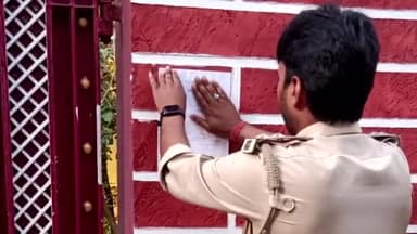 हज़ारीबाग: बरही थाना पुलिस ने फरार आरोपी के घर पर चिपकाया इश्तेहार