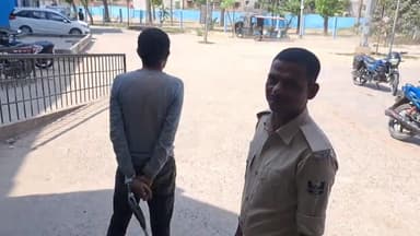 सुपौल: लोकहा पुलिस ने दारू पीकर हंगामा कर रहे हैं एक आदमी को लोकहा कोसे गिरफ्तार कर मेडिकल के लिए लाया सदर अस्पताल सुपौल