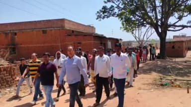 बिरनी: पूरनानगर पहुँचे विधायक विनोद कुमार सिंह, पीड़ित परिवार वालों से मिलकर बधाया ढांढ़स