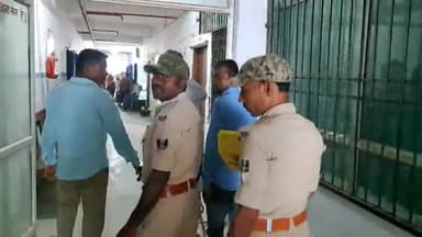 सुपौल: सदर पुलिस द्वारा दो अलग-अलग मामलों में तीन आरोपियों को गिरफ्तार कर मेडिकल के लिए लाया गया सदर अस्पताल