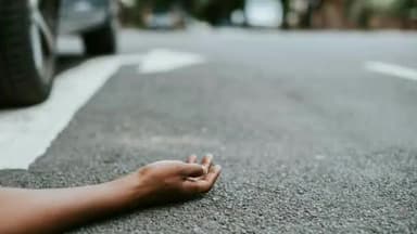 રાજકોટ પૂર્વ: રાજસમઢીયાળા પાસે છકડો રિક્ષાને કાર ચાલકે અડફેટે લેતા અકસ્માત સર્જાયો, એક શ્રમિકનું મોત