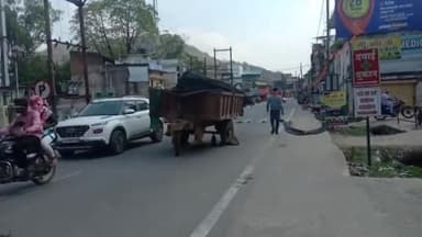 कांकेर: शहर में NH-30 पर सड़क के बीच पांच घंटे तक खड़ी रही छड़ से भरी ट्रॉली, यातायात पुलिस ने नहीं दिखाई तत्परता