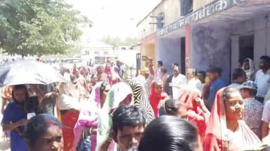 सौन्दा बस्ती के ग्रामीणों ने आज लोकल सेल हेतु किया P. O. ऑफिस का घेराव, ग्रामीणों में बुजुर्ग के साथ महिलाएं भी शामिल।