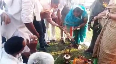 कवर्धा: कुण्डा में चंदनीया कुर्मी क्षत्रिय समाज के सामाजिक भवन निर्माण के भूमिपूजन कार्यक्रम में MLA ममता चंद्राकर हुईं शामिल