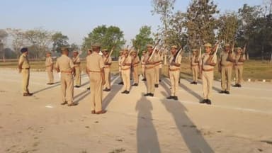 बलरामपुर: पुलिस लाइन बलरामपुर में सीओ लाइन-ललिया ने परेड का किया निरीक्षण, स्वस्थ रहने के लिए पुलिस बल को लगवाई दौड़