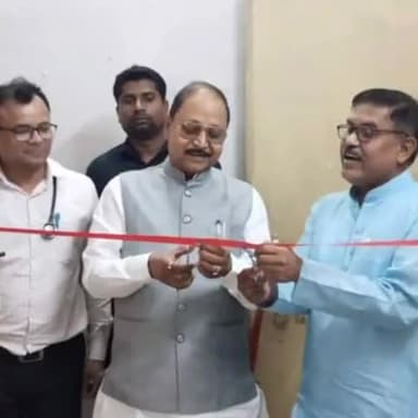 मड़ियाहू: CHC मड़ियाहूं में भाजपा सांसद बीपी सरोज व अपना दल एस विधायक डॉ. आर के पटेल ने फीता काटकर हेल्थ एटीएम का किया उद्घाटन