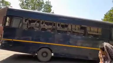 जमुई: भारी सुरक्षा के बीच जमुई मंडल कारा से सभी कैदी को सेंट्रल जेल में किया जा रहा है शिफ्ट