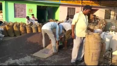 लक्ष्मणगढ़: लक्ष्मणगढ़ में खरीद केंद्र नहीं खुलने से मंडियों में किसानों को नहीं मिल रहे फसलों के भाव, उठाना पड़ रहा है आर्थिक नुकसान