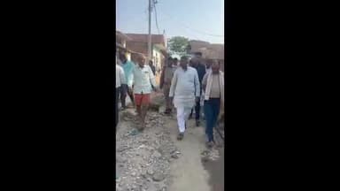 हमीरपुर: सुमेरपुर कस्बे में जल संस्थान के घटिया कार्य को देखकर भड़के विधायक, अवर अभियंता और ठेकेदार को लगाई फटकार