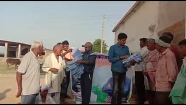 कटकमदाग: के. बी. सहाय जनकल्याण फाउंडेशन की ओर से सलगावां में असहाय लोगों के बीच शर्ट व टीशर्ट की गई वितरित