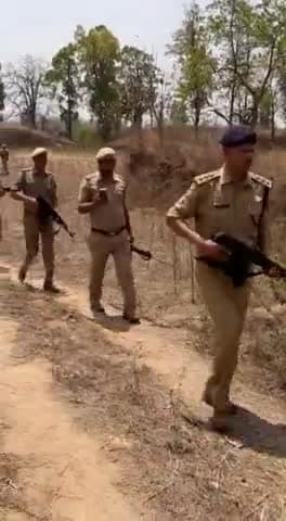 सीओ दद्दन प्रसाद गोंड ने कटौली व करमडाड के जंगल मे की काम्बिंग , 

#पुलिस #काम्बिंग #क्षेत्राधिकारी