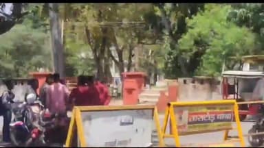 हज़ारीबाग: शहर के पीटीसी चौक स्थित ट्रैफिक पुलिस द्वारा वाहन चेकिंग अभियान चलाया जा रहा है