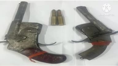 बेगूसराय: तेघड़ा थाना की पुलिस ने तीन देशी कट्टा व आठ जिंदा कारतूस के साथ दो अपराधी को एनएच 31 से गिरफ्तार कर भेजा जेल