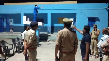 धौलाना: धौलाना क्षेत्र स्थित बड़ा मोहल्ला में डॉ भीमराव अंबेडकर भवन का सीओ ने किया निरीक्षण ।