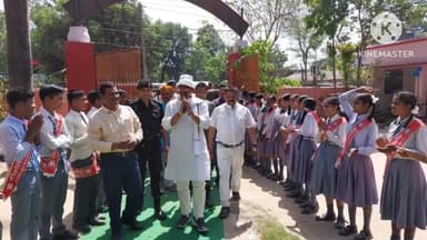 बेगूसराय: मटिहानी विधायक ने मध्य विद्यालय बगवारा में आयोजित दीक्षांत समारोह में छात्र-छात्राओं को दिया स्कूल परित्याग व अंक पत्र