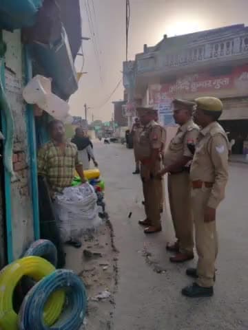 इटवा: पुलिस ने बिस्कोहर में सड़क किनारे लगे 7 स्थानों से हटवाया अतिक्रमण, दिये आवश्यक दिशा निर्देश