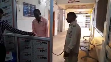 जमुई: सिमुलतला में मारपीट मामले में फरार चल रहे एक व्यक्ति ने जमुई कोर्ट में किया आत्मसमर्पण