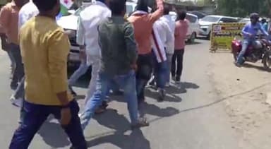 "जय भारत सत्याग्रह यात्रा" कार्यक्रम के दौरान कांग्रेस झारखंड प्रभारी अविनाश पांडे जी का स्वागत करते हुए NSUI साथियों संग 
#nsuisahibganj