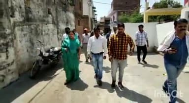 ग्वालियर गिर्द: महापौर ने नारायण विहार कॉलोनी में नवनिर्मित सड़क का किया निरीक्षण