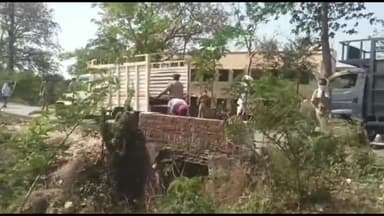 आलापुर: तेन्दुआई कलां में मिला अज्ञात युवक का शव, सूचना पर पहुंची पुलिस ने शव को कब्जे में लिया