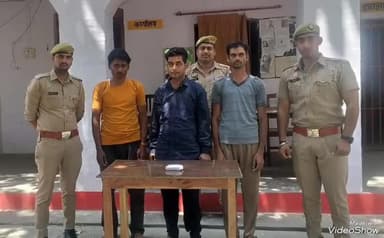 मोहम्मदी: बरबर पुलिस ने गन्ने के खेत से 3 जुआरियों को पकड़ा, 5 जुआरी हुए फरार
