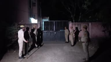 झांसी: एनकाउंटर में मारे गए उमेश पाल हत्याकांड के वांछित असद और गुलाम के शवों का देर रात्रि मेडिकल कॉलेज में हुआ पोस्टमार्टम