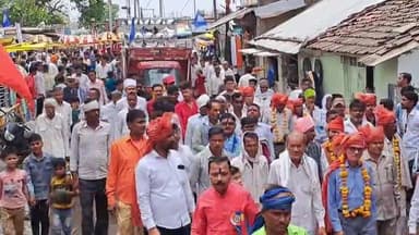 खुरई: खुरई में डॉ. भीमराव अंबेडकर की जयंती के मौके पर निकाली गई भव्य शोभा यात्रा