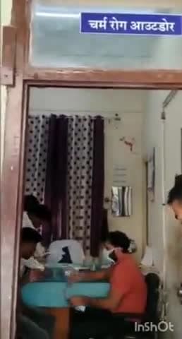 चित्तौड़गढ़: जिला हॉस्पिटल में स्किन स्पेशलिस्ट डॉ. जितेंद्र गर्ग:उमस भरी गर्मी बढ़ने के साथ ही स्किन के मरीजों की संख्या बढ़ रही