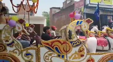 इटवा: सिंगारजोत सहित कई स्थानों पर धूमधाम से मनाया गया डॉक्टर अंबेडकर की जयंती, निकाली गई शोभायात्रा