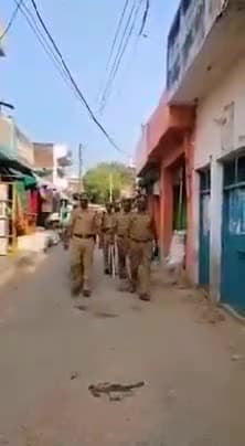 इटवा: त्रिलोकपुर पुलिस ने निकाय चुनाव के दृष्टिगत कोहडौरा सहित कई अतिसंवेदनशील मतदान केंद्रों का किया निरीक्षण