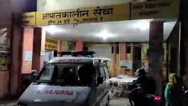 मुरादाबाद: मझोला थाना क्षेत्र में तेज रफ्तार बाइक के डिवाइडर में टकराने से बाइक सवार घायल, शराब के नशे में था चालक