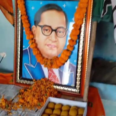 सोनपुर: प्रखंड क्षेत्र सोनपुर के सरकारी व गैर सरकारी कार्यालयों, संस्थानों में मनाई गई भीमराव अंबेडकर की जयंती