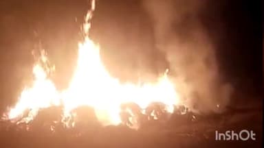 मिहींपुरवा: पाठक पुरवा में देर रात अज्ञात कारणों से गेहूं की फसल में लगी आग सारा गेहूं जलकर राख॥