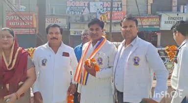 बुलंदशहर: नगर में डॉ अंबेडकर की जयंती धूमधाम से मनाई गई लोगों ने अंसारी रोड स्थित बाबा साहेब की प्रतिमा पर पुष्पअर्पित कर किया नमन