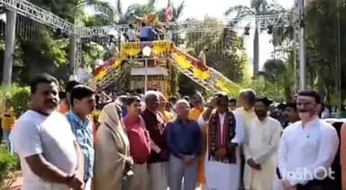 ग्वालियर गिर्द: फूल बाग स्थित अंबेडकर प्रतिमा पर पहुंचकर सांसद विवेक नारायण शेजवलकर ने अंबेडकर की प्रतिमा पर किया माल्यार्पण।