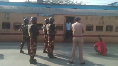 हरिद्वार: रेलवे स्टेशन परिसर में थाना जीआरपी पुलिस ने बैसाखी स्नान पर्व के मद्धेनजर बढ़ाई चौकसी, चलाया सघन चेकिंग अभियान