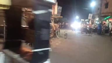 कानपुर के चमनगंज  के हलीम कॉलेज चौराहे से चंद्रिका देवी तक कुत्तों का आतंक सुबह  स्कूली बच्चों पर करते हैं हमला