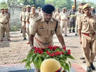 भदोही: फायर स्मृति दिवस पर शुक्रवार को मुंशीलाटपुर में एएसपी ने अमर शहीद अग्निशामकों को दिया श्रद्धांजलि