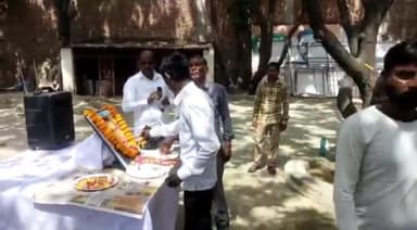 तिलहर: निगोही स्थित आवास पर पूर्व विधायक ने डॉक्टर भीमराव अंबेडकर की जयंती पर उन्हें  श्रद्धांजलि की अर्पित