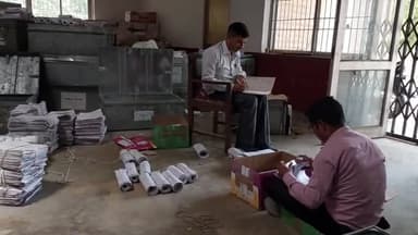 कन्नौज: जिलें में 17 अप्रैल को होने वाले निकाय चुनाव के नामांकन को लेकर कलेक्ट्रेट में रिटर्निंग ऑफिसर के बक्से हो रहे तैयार