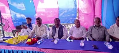 इटवा: बाबा साहब डॉक्टर भीमराव अंबेडकर की जयंती पर नगर पंचायत बिस्कोहर में विचार गोष्ठी का हुआ आयोजन